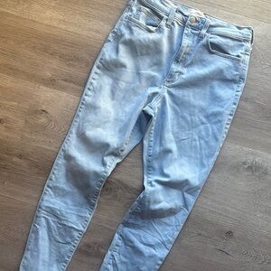 Universal Thread Light Wash Denim Jeans